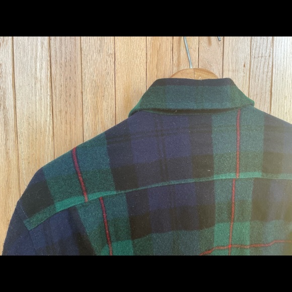 Vintage 🪵 plaid wool button down - Picture 4 of 8
